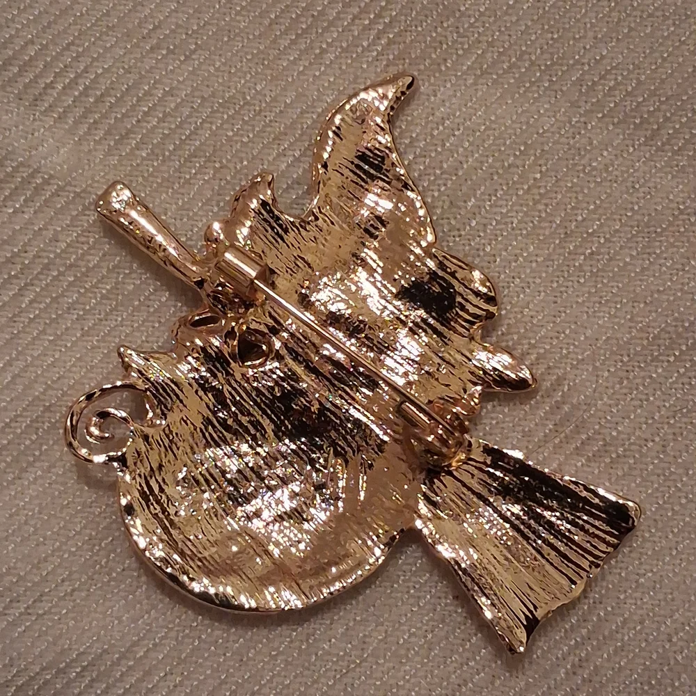 Halloween Witch Hat Brooch with Pumpkin, Broom, and Flowers - Picture 3 of 6